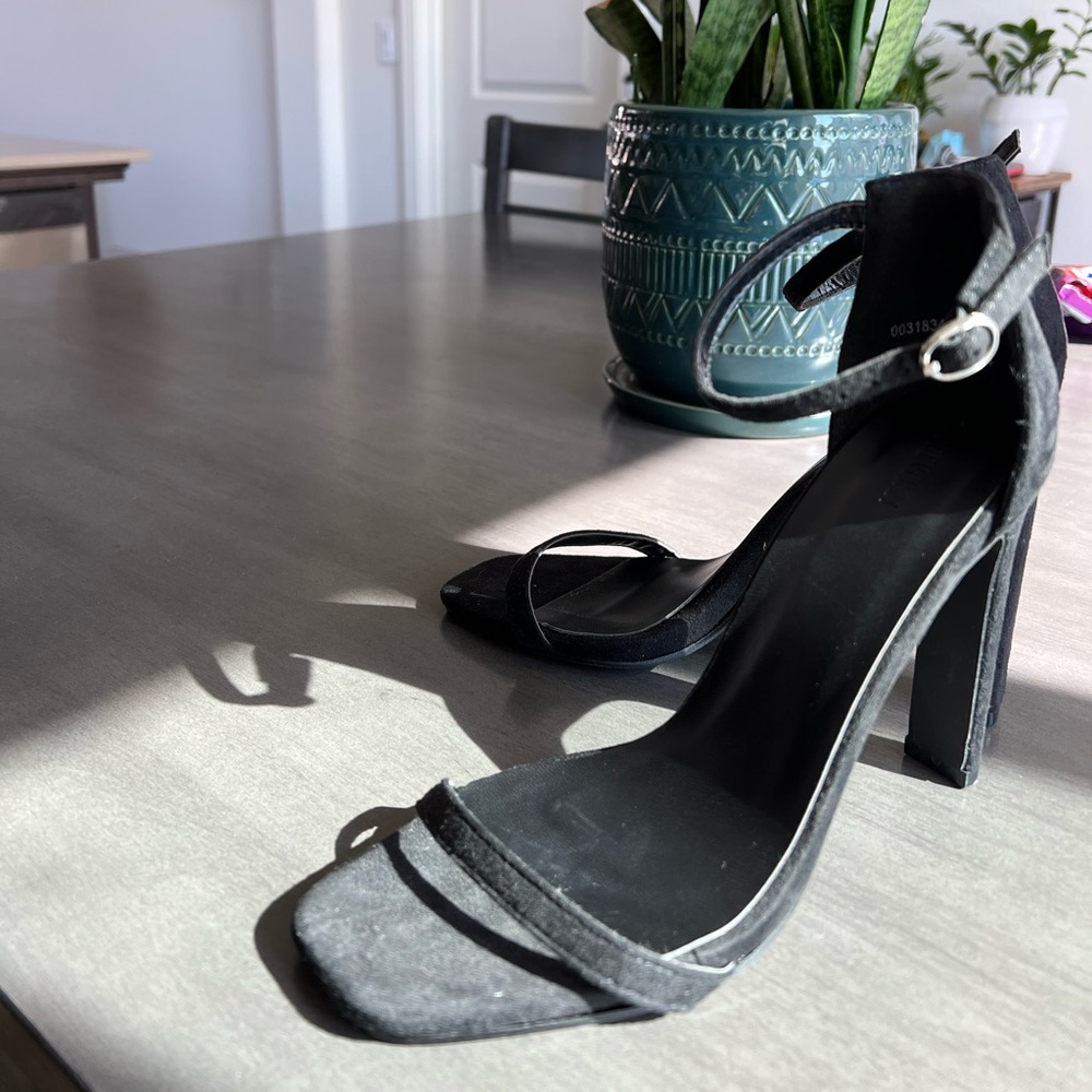 Gently worn, suede high heels 👠